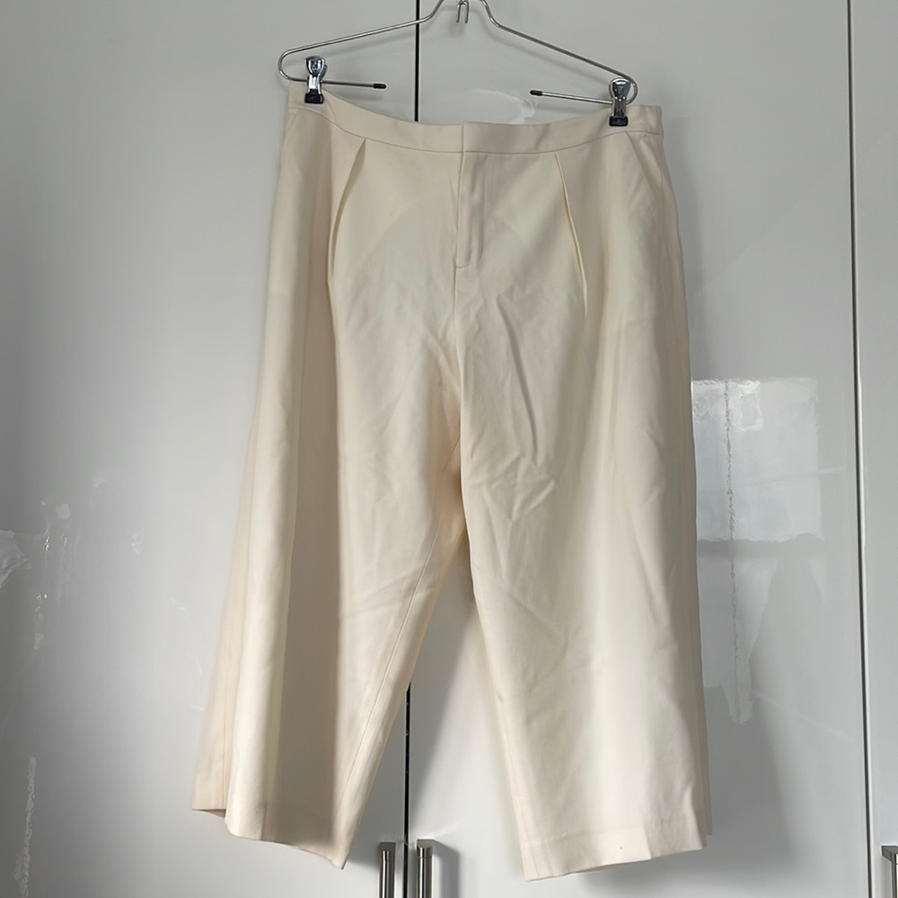 CLUB MONACO Cropped Wide Leg Gaucho Style Pants Color-Off White Size-10 NWOT